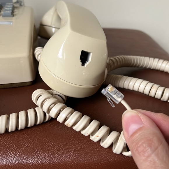 Vintage GTE wall mount push button phone - Picture 12 of 13